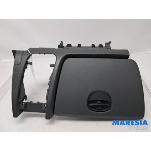 Toyota - Pro-Ace - Handschuhfach