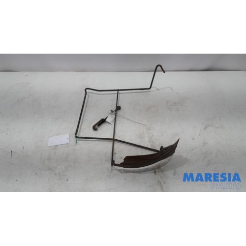 Toyota - Pro-Ace - Spare wheel mechanism