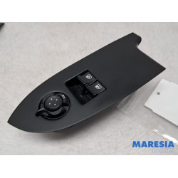 Alfa Romeo - Giulietta - Multi-functional window switch