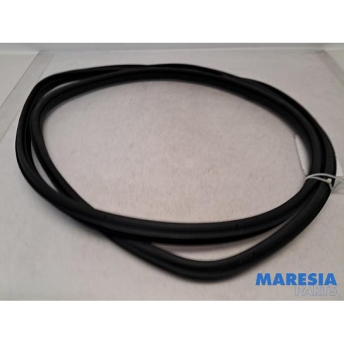 Alfa Romeo - Giulietta - Front door seal 4-door, right