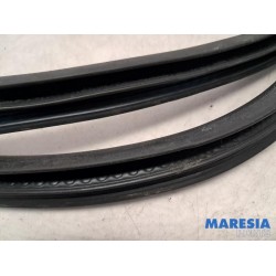 Alfa Romeo - Giulietta - Portierrubber 4Deurs links-achter