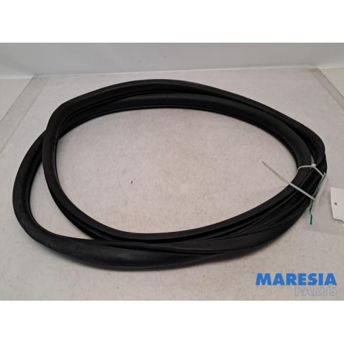 Alfa Romeo - Giulietta - Rear door seal 4-door, left