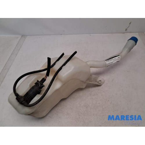 Alfa Romeo - Giulietta - Front windscreen washer reservoir