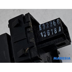 Renault - Scenic - Multi-functional window switch