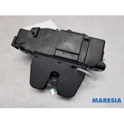 Peugeot - 308 - Tailgate lock mechanism