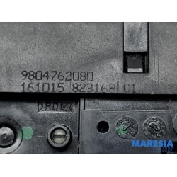 Peugeot - 308 - Tailgate lock mechanism