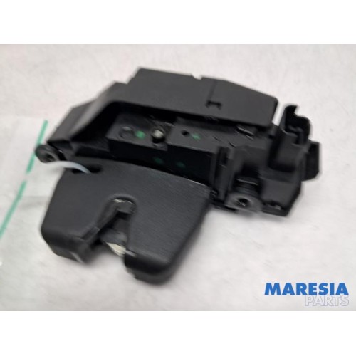 Peugeot - 308 - Tailgate lock mechanism