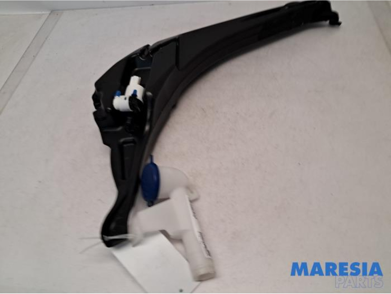 Peugeot - 308 - Front windscreen washer reservoir