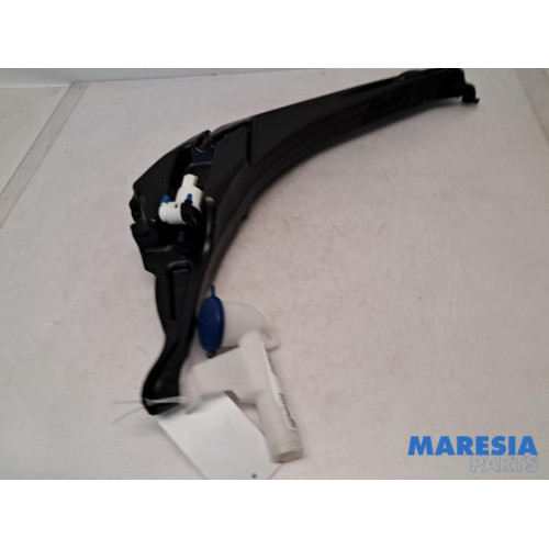 Peugeot - 308 - Front windscreen washer reservoir
