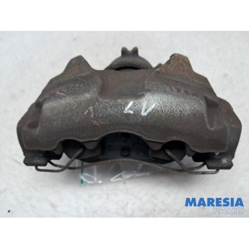 Renault - Megane - Front brake calliper, left