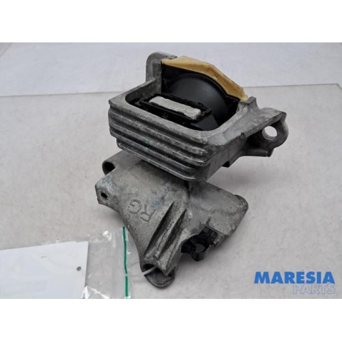 Renault - Megane - Engine mount