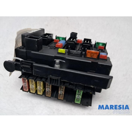 Peugeot - 206 PLUS - Fuse box