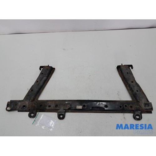 Renault - Clio - Radiator bar
