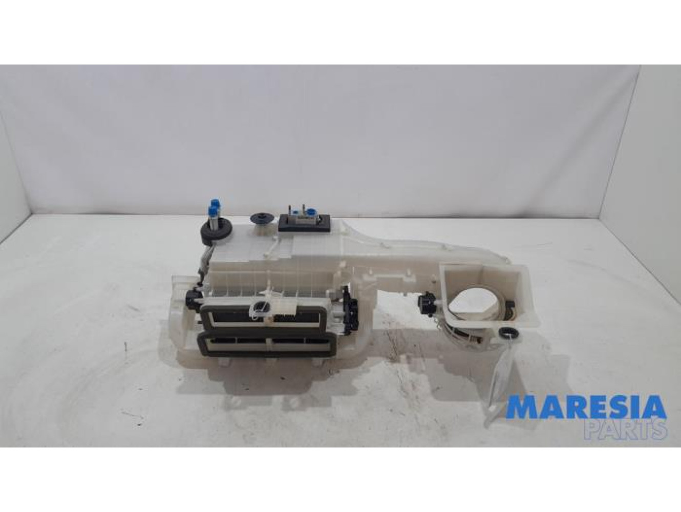 Citroen - C4 Picasso - Heater housing