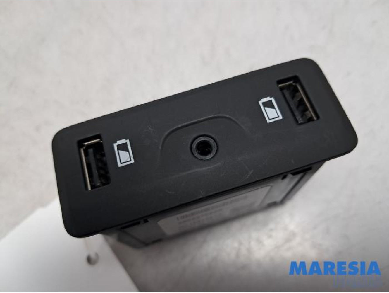 Renault - Talisman - AUX / USB connection