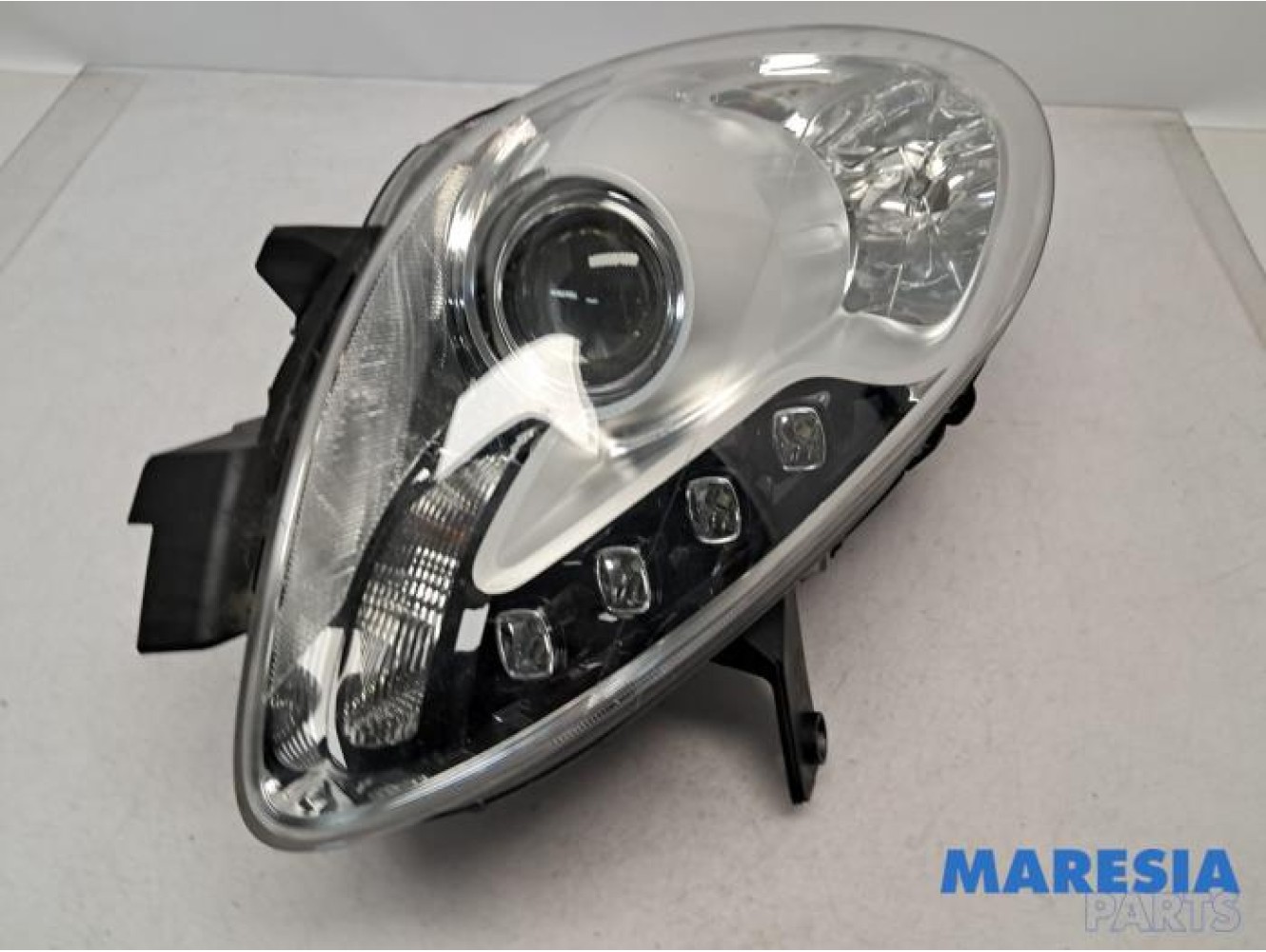 Alfa Romeo - Giulietta - Phare droit
