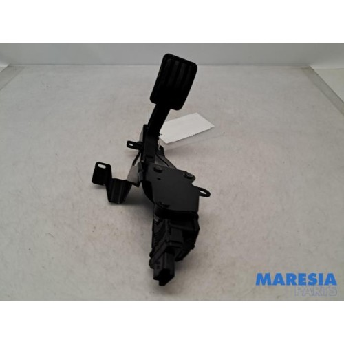 Toyota - Pro-Ace - Accelerator pedal