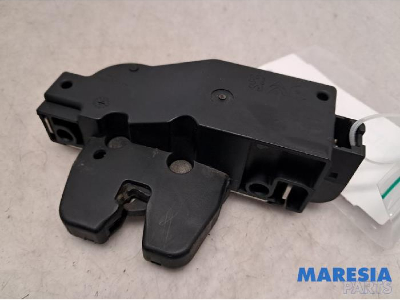 Toyota - Pro-Ace - Tailgate lock mechanism