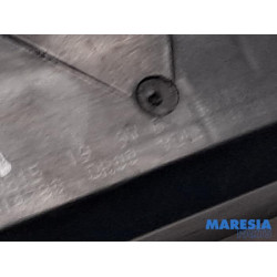 Toyota - Pro-Ace - Tailgate lock mechanism