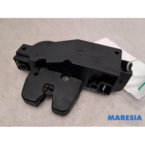 Toyota - Pro-Ace - Tailgate lock mechanism