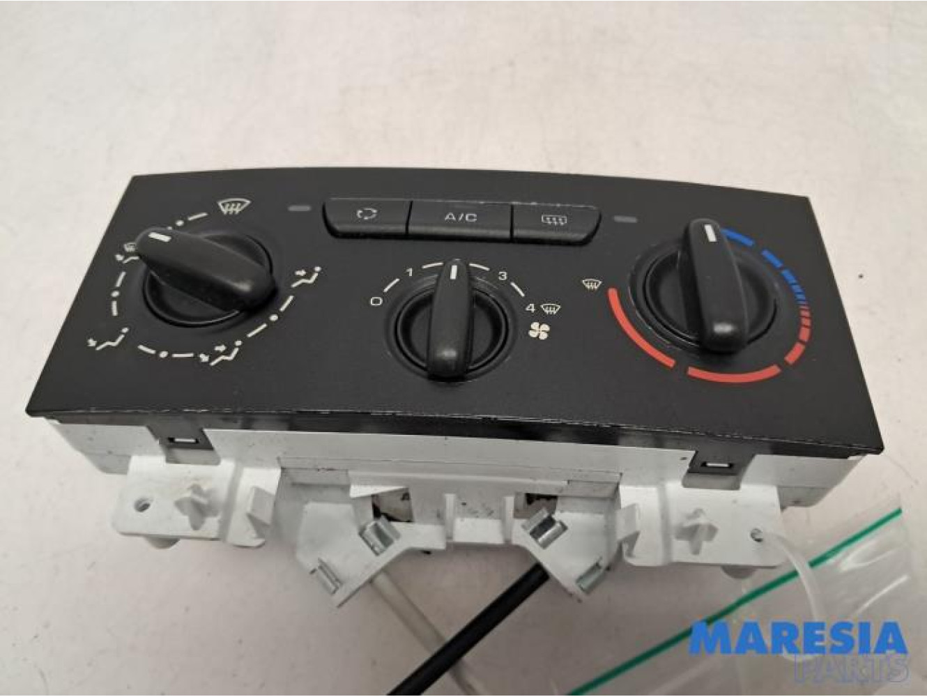 Toyota - Pro-Ace - Heater control panel