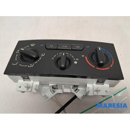 Toyota - Pro-Ace - Heater control panel