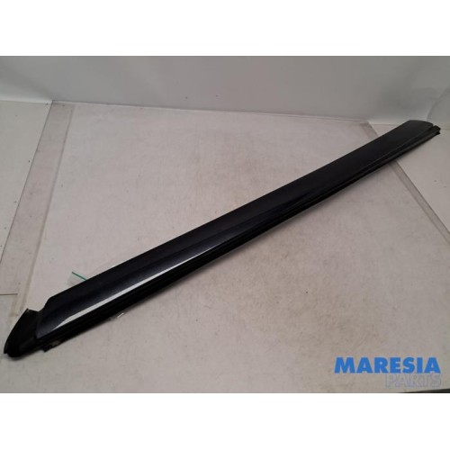 Citroen - C4 Picasso - Frontscreen frame