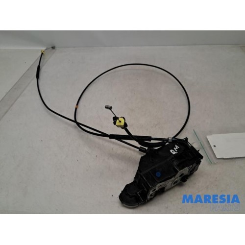 Toyota - Pro-Ace - Sliding door lock mechanism, right