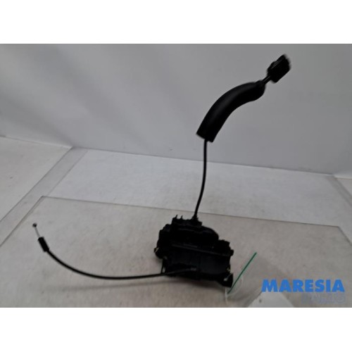 Renault - Megane - Front door lock mechanism 4-door, right