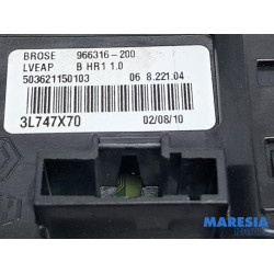Renault - Megane - Door window motor