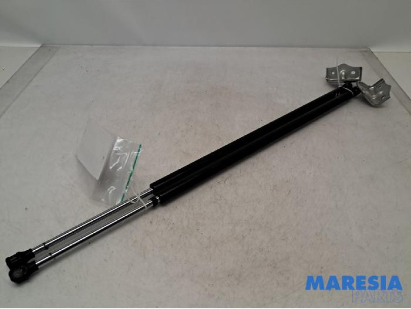 Toyota - Pro-Ace - Set of tailgate gas struts
