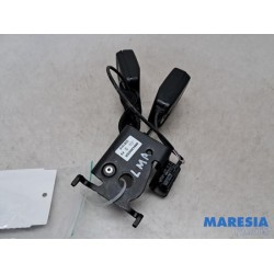 Renault - Megane - Rear seatbelt buckle, left