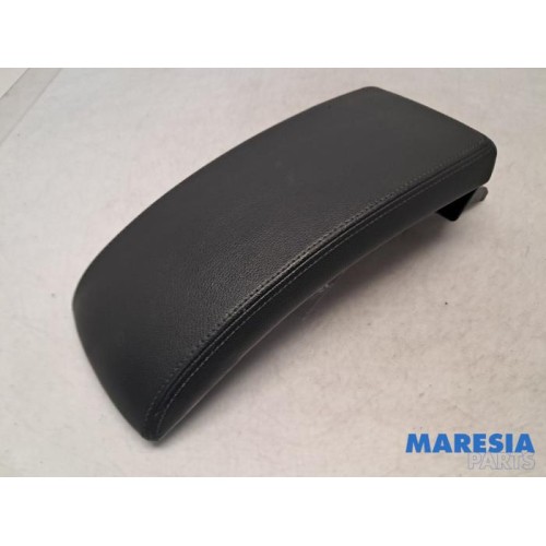 Renault - Megane - Armrest