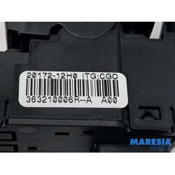 Renault - Megane - Parking brake switch