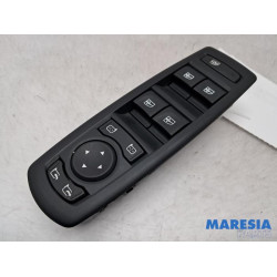 Renault - Megane - Multi-functional window switch