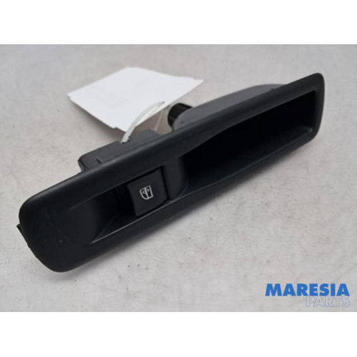 Renault - Megane - Electric window switch