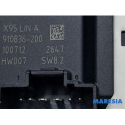 Renault - Megane - Door window motor