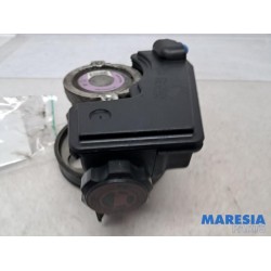 Peugeot - 206 PLUS - Power steering pump