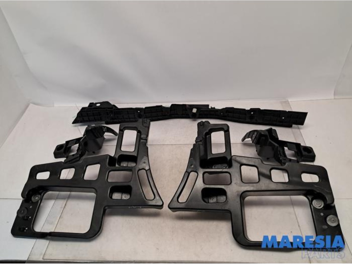 Renault - Talisman - Rear bumper bracket central