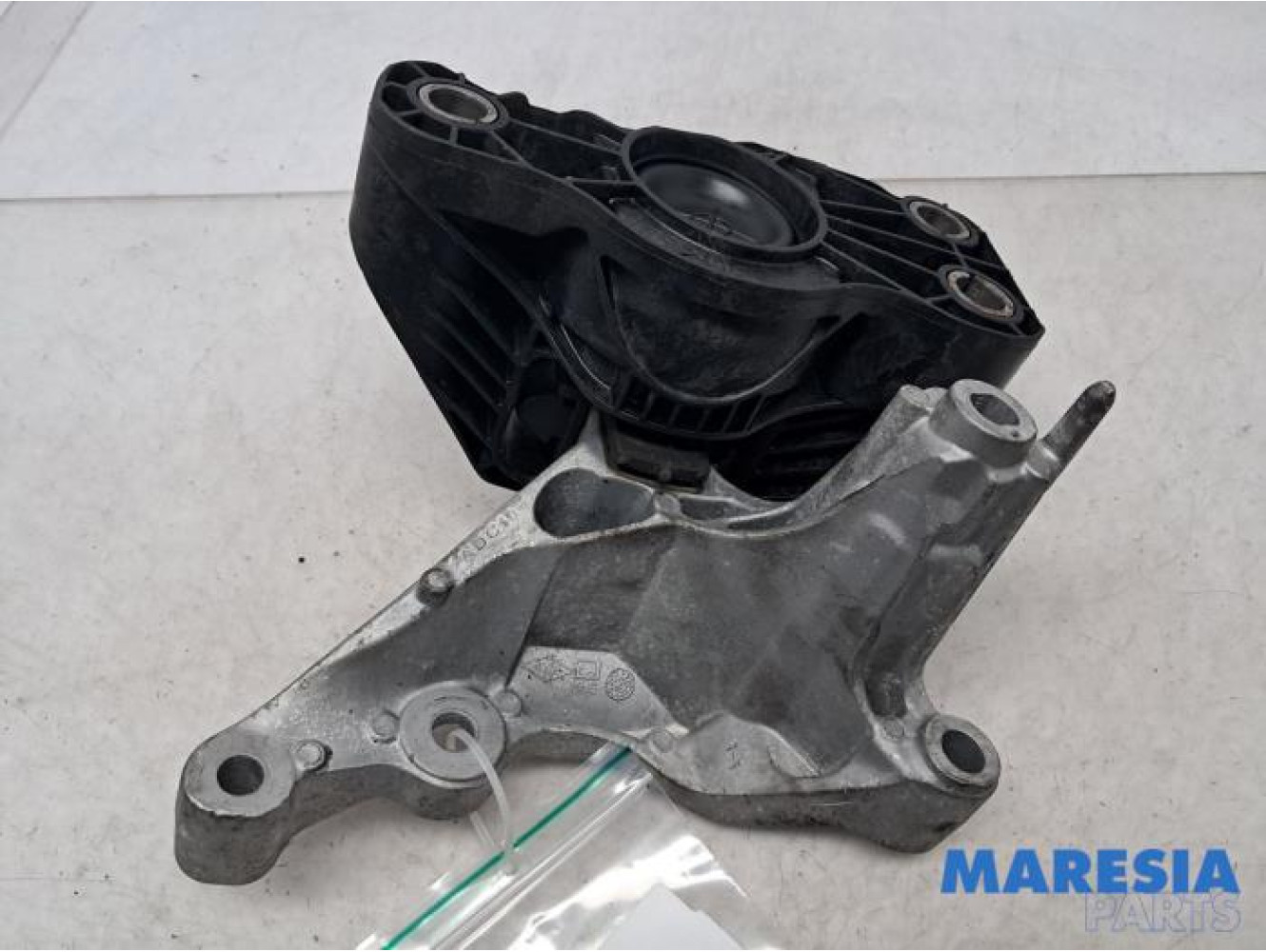Renault - Talisman - Engine mount
