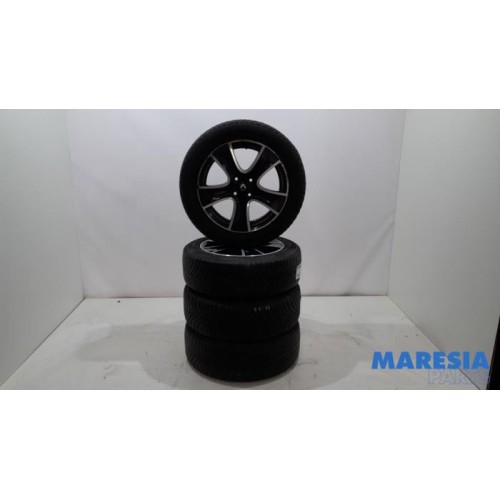 Renault - Clio - Sportvelgenset + banden