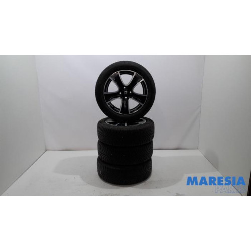Renault - Clio - Sportvelgenset + banden
