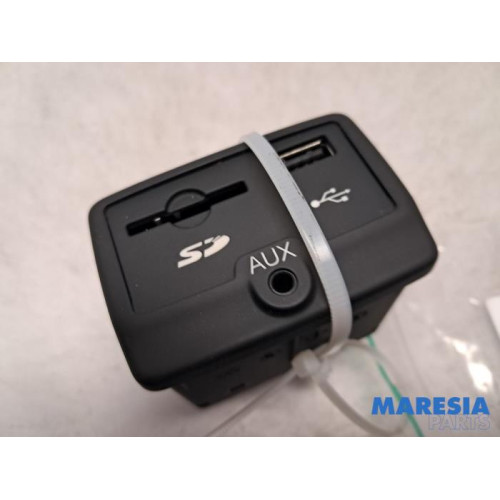 Alfa Romeo - Giulietta - AUX / USB connection