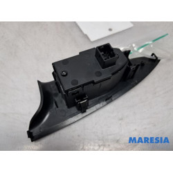 Alfa Romeo - Giulietta - Electric window switch
