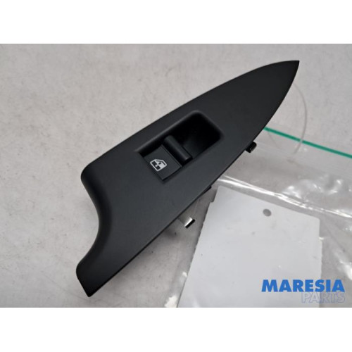 Alfa Romeo - Giulietta - Electric window switch