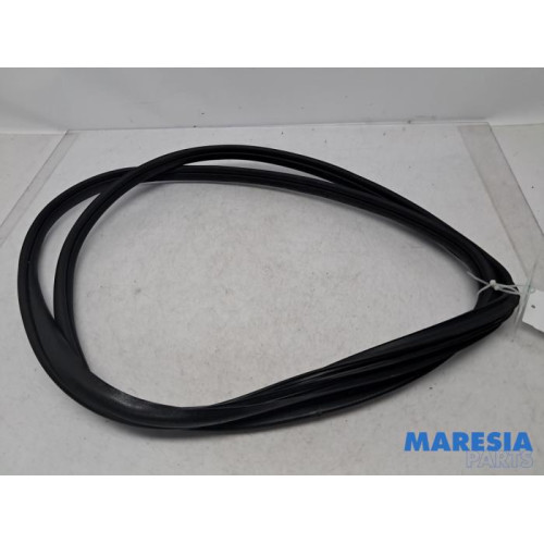 Alfa Romeo - Giulietta - Front door seal 4-door, left