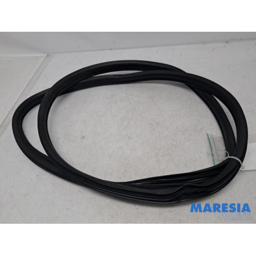 Alfa Romeo - Giulietta - Rear door seal 4-door, left