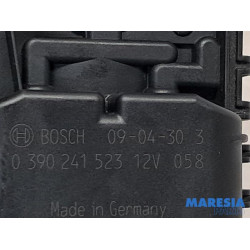 Peugeot - 206 PLUS - Front wiper motor