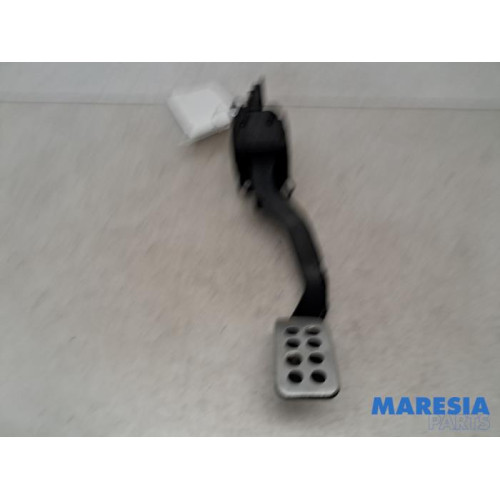 Peugeot - 206 PLUS - Accelerator pedal