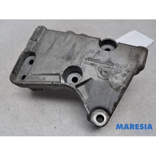 Renault - Clio - Engine mount
